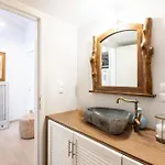 Seafront Evi's Hideaway - Cozy Nest *