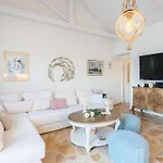 Seafront Evi's Hideaway - Cozy Nest דירה Petalídhion