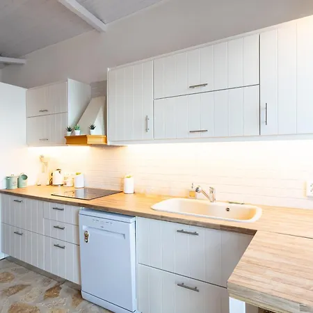 Apartman Evi's Seafront Hideaway - Cozy Nest Petalídi