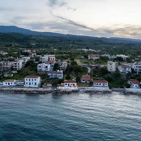 Apartman Evi's Seafront Hideaway - Cozy Nest Petalídi