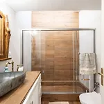Seafront Evi's Hideaway - Cozy Nest