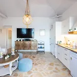 Seafront Evi's Hideaway - Cozy Nest
