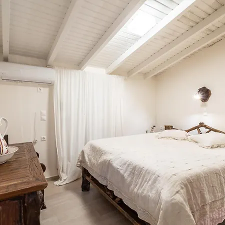 Evi's Seafront Hideaway - Cozy Nest Apartment *