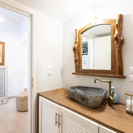 Evi's Seafront Hideaway - Cozy Nest *