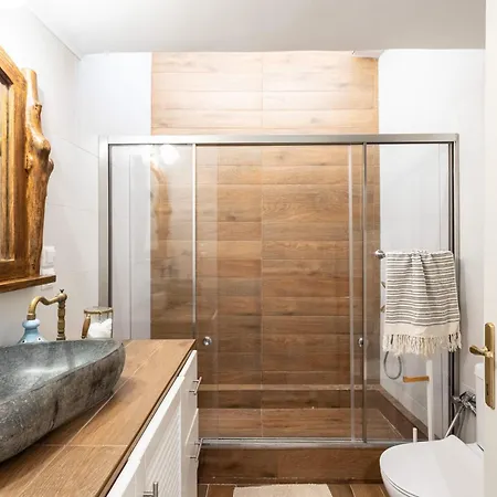 Evi's Seafront Hideaway - Cozy Nest