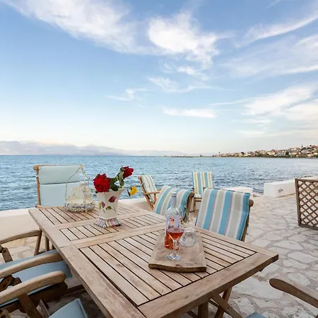 Seafront Evi's Hideaway - Cozy Nest * Petalidi
