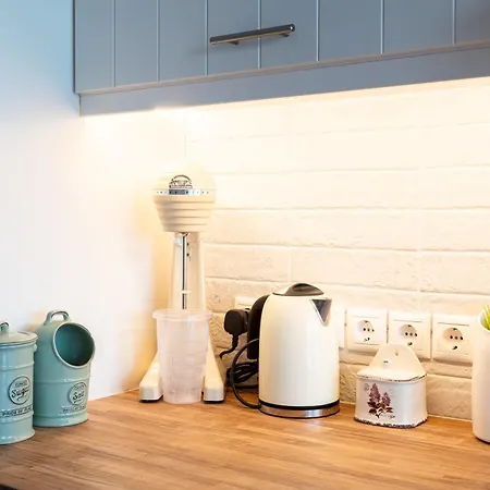 Evi's Seafront Hideaway - Cozy Nest