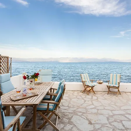 Evi's Seafront Hideaway - Cozy Nest Apartament *