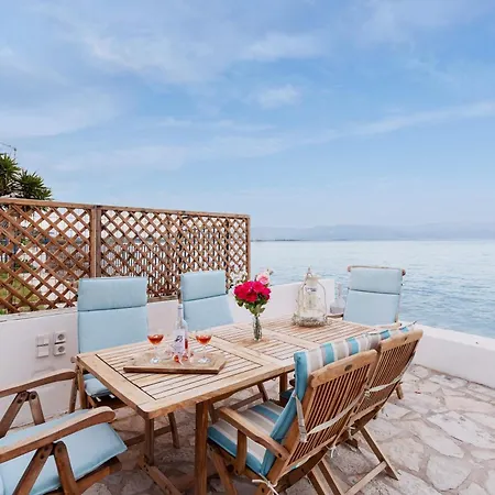 Evi's Seafront Hideaway - Cozy Nest Apartment Petalidi