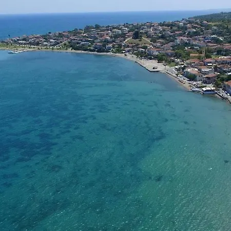 Evi's Seafront Hideaway - Cozy Nest Apartament