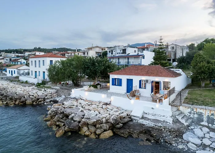 Evi's Seafront Hideaway - Cozy Nest Petalídhion