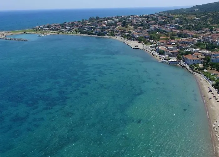 Evi's Seafront Hideaway - Cozy Nest דירה